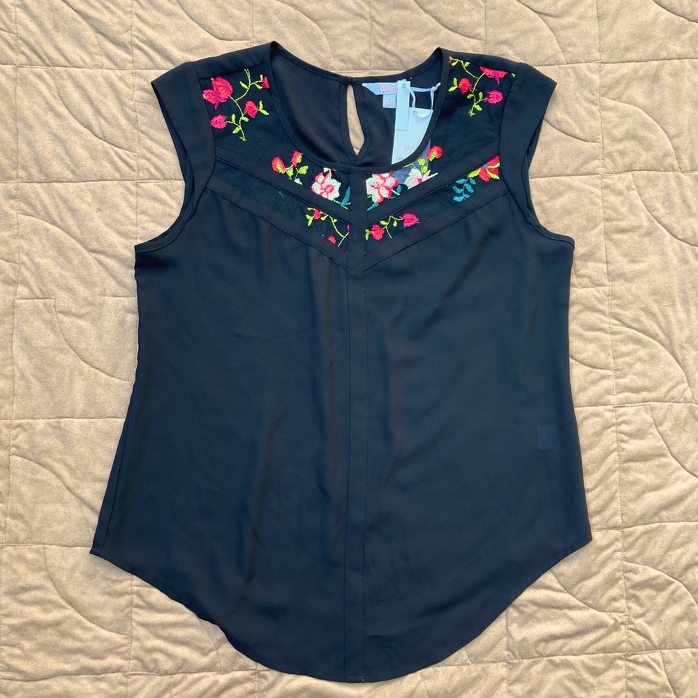 Candie’s sleeveless black top: L